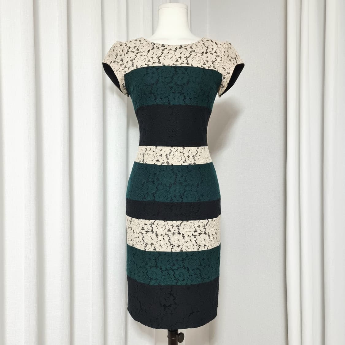 모조에스핀 레이스자수 원피스 (44반~날씬55) 상태좋음 상품이미지1