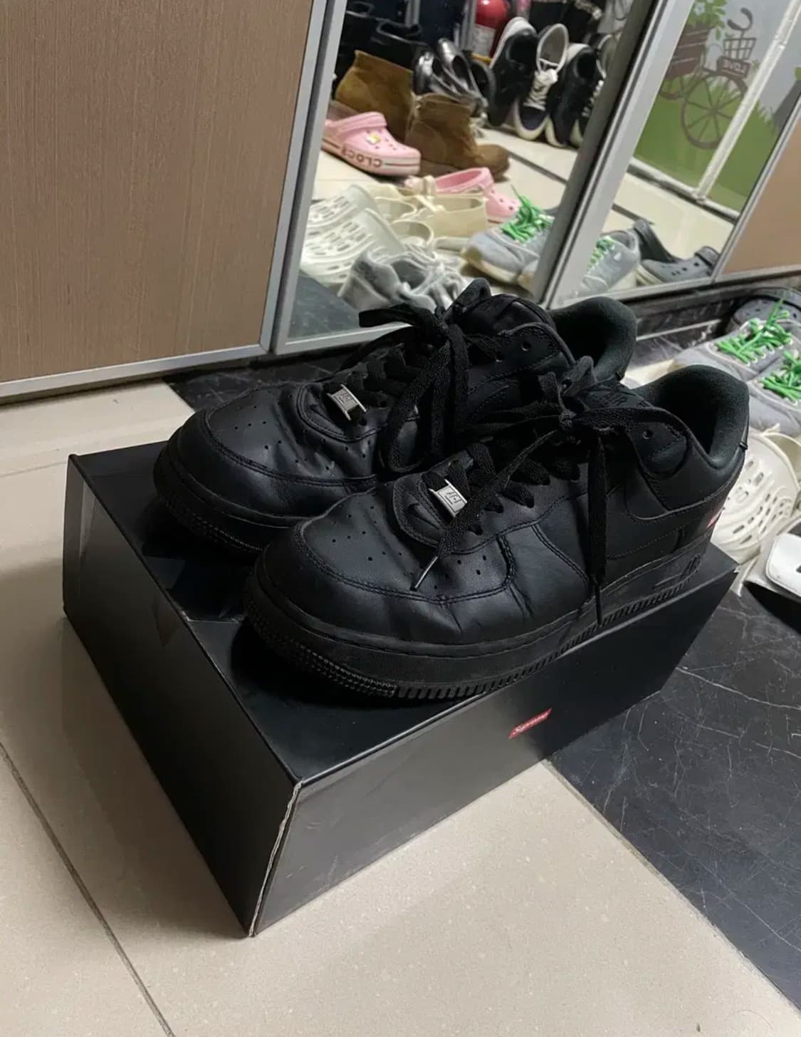 슈프림 에어포스 1 로우 블랙 285 상품이미지4