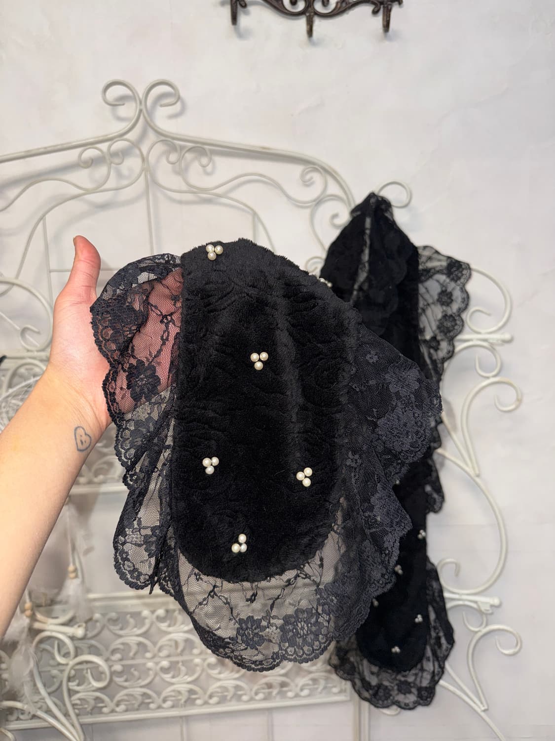 Black velvet rose pearl lace muffler  상품이미지3