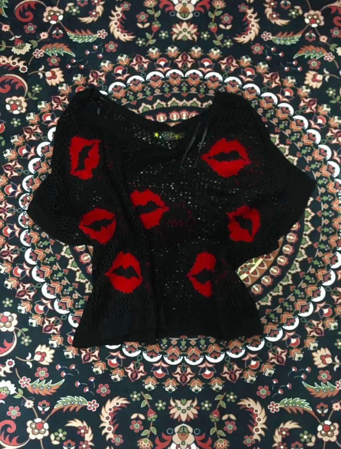 Dig deep kiss mark crop top 상품이미지1