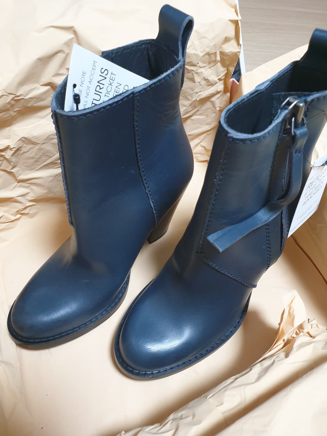 새상품 아크네 부츠36 상품이미지2