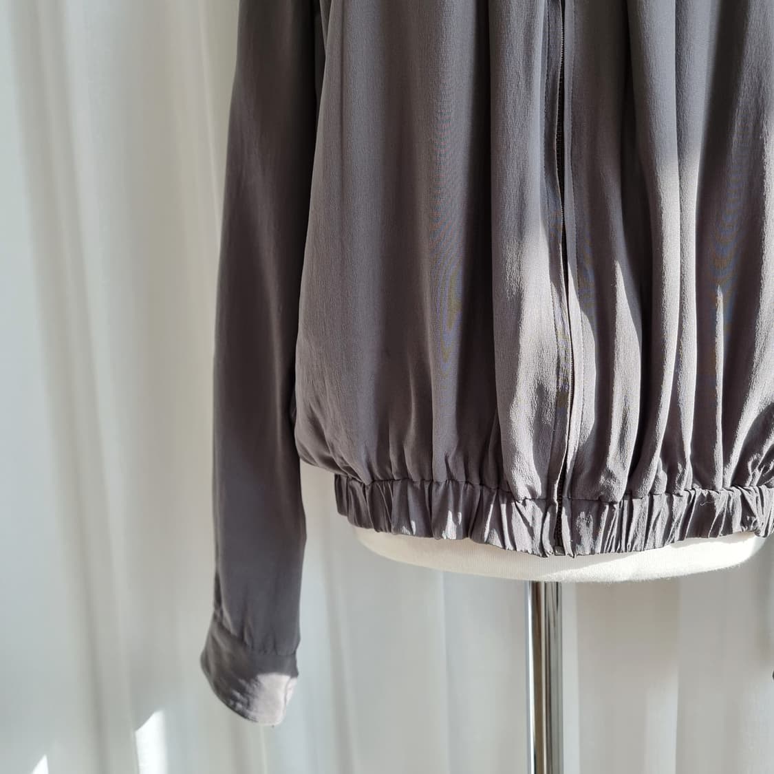 아떼 바네사브루노 실크100% 집업가디건 (55-66/표기36) 상태최상 상품이미지8