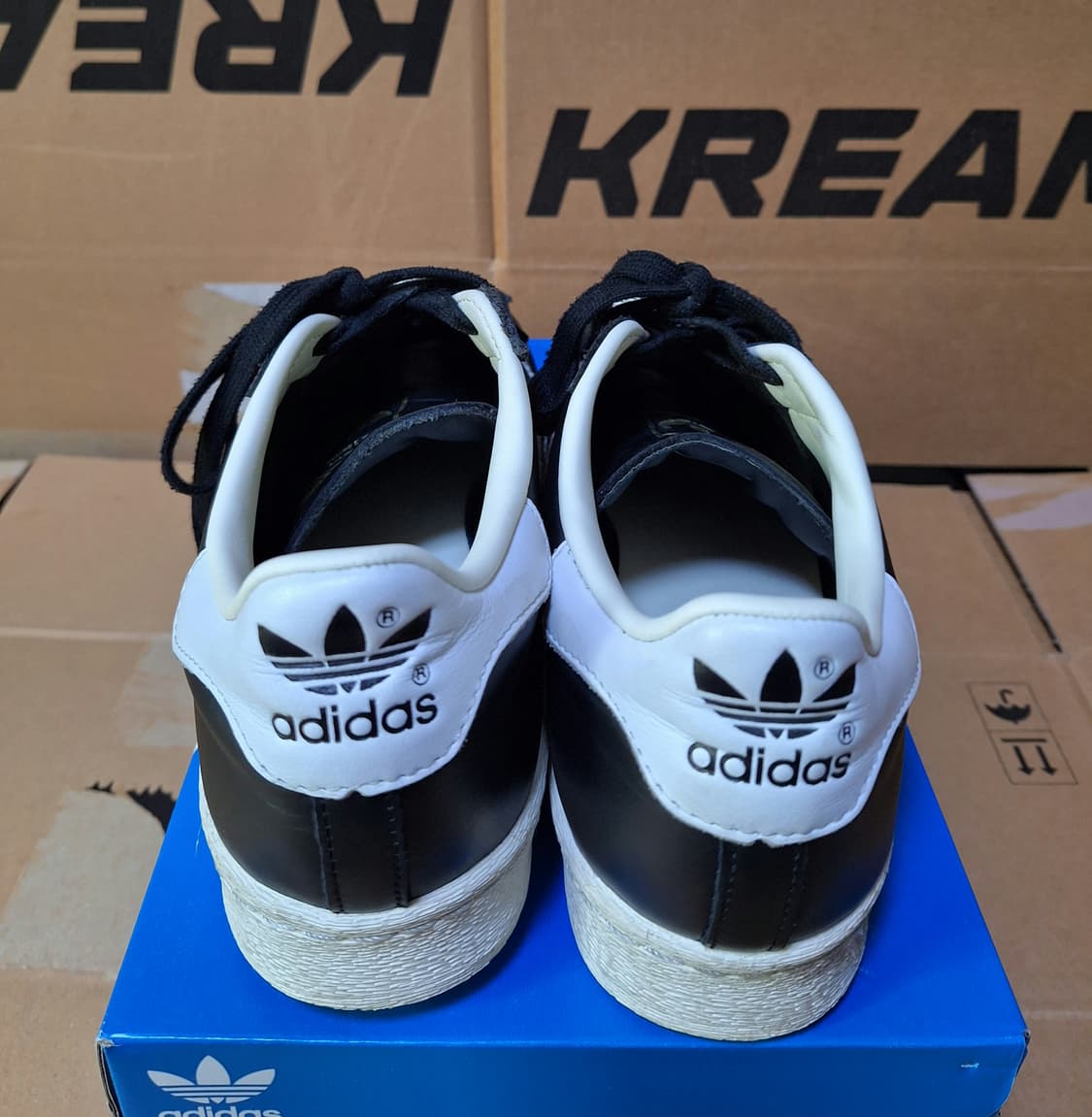 아디다스 슈퍼스타 82 FI core black 275 상품이미지2