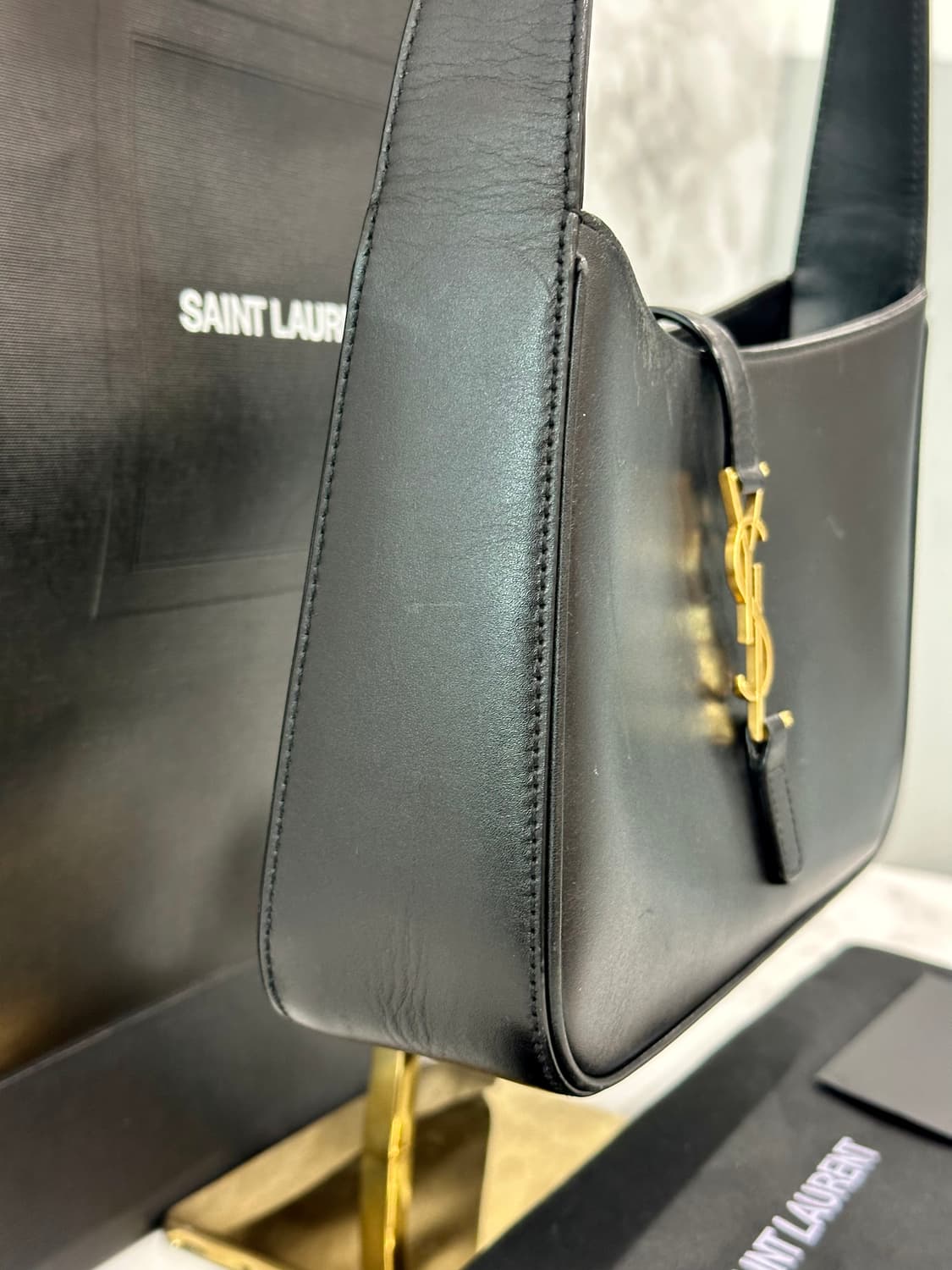 [정품] 생로랑 le 5 a 7 호보백 미디움 블랙 상품이미지4