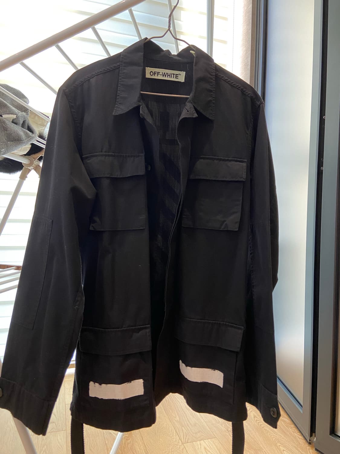 오프화이트 블랙셔츠 s 상품이미지1