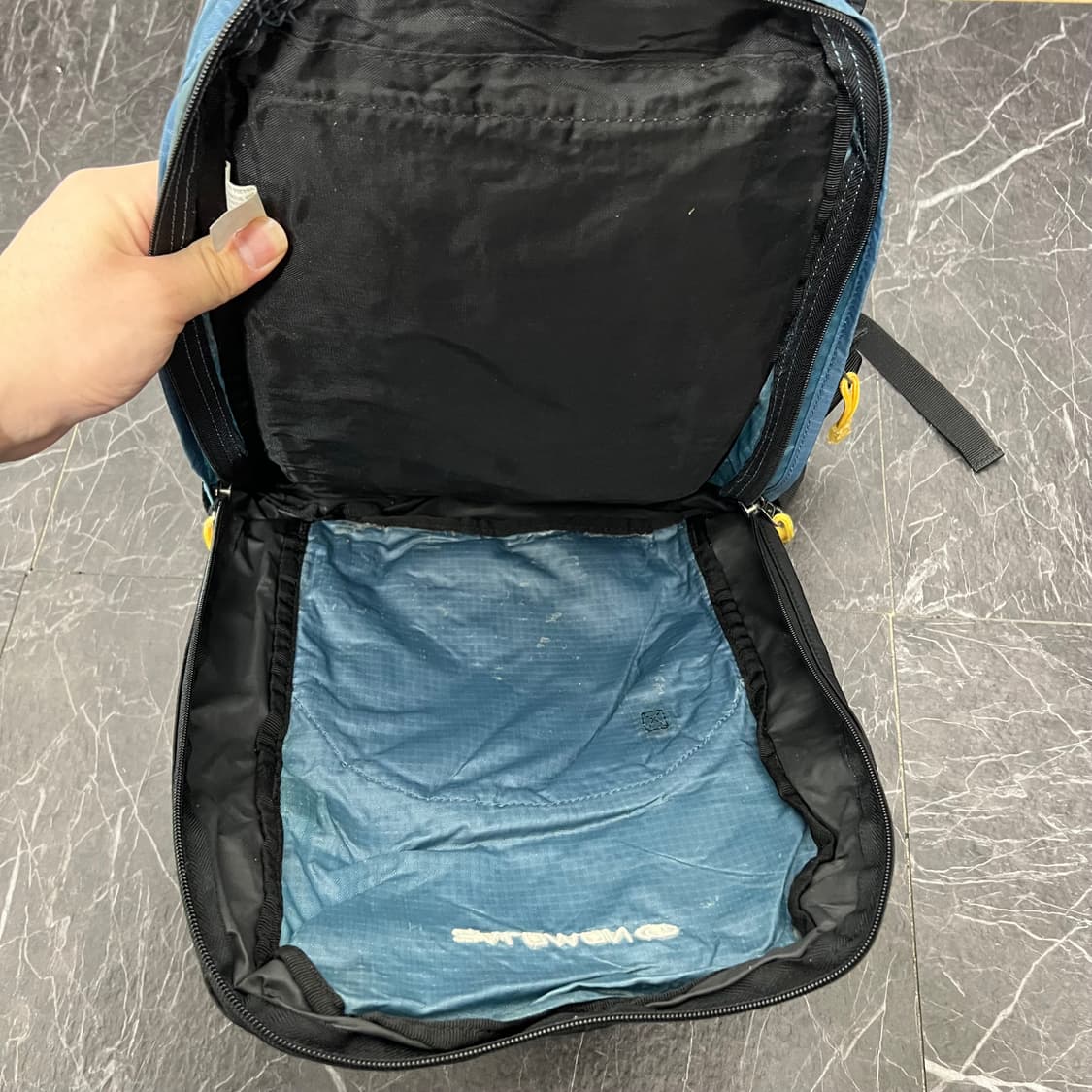 살로몬 로고 백팩 상품이미지6