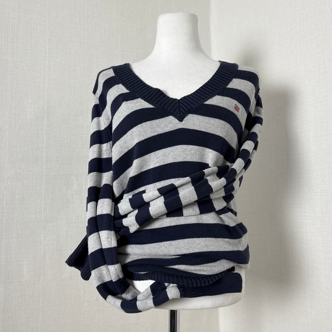 폴로 진스 단가라 브이넥 니트 상품이미지1