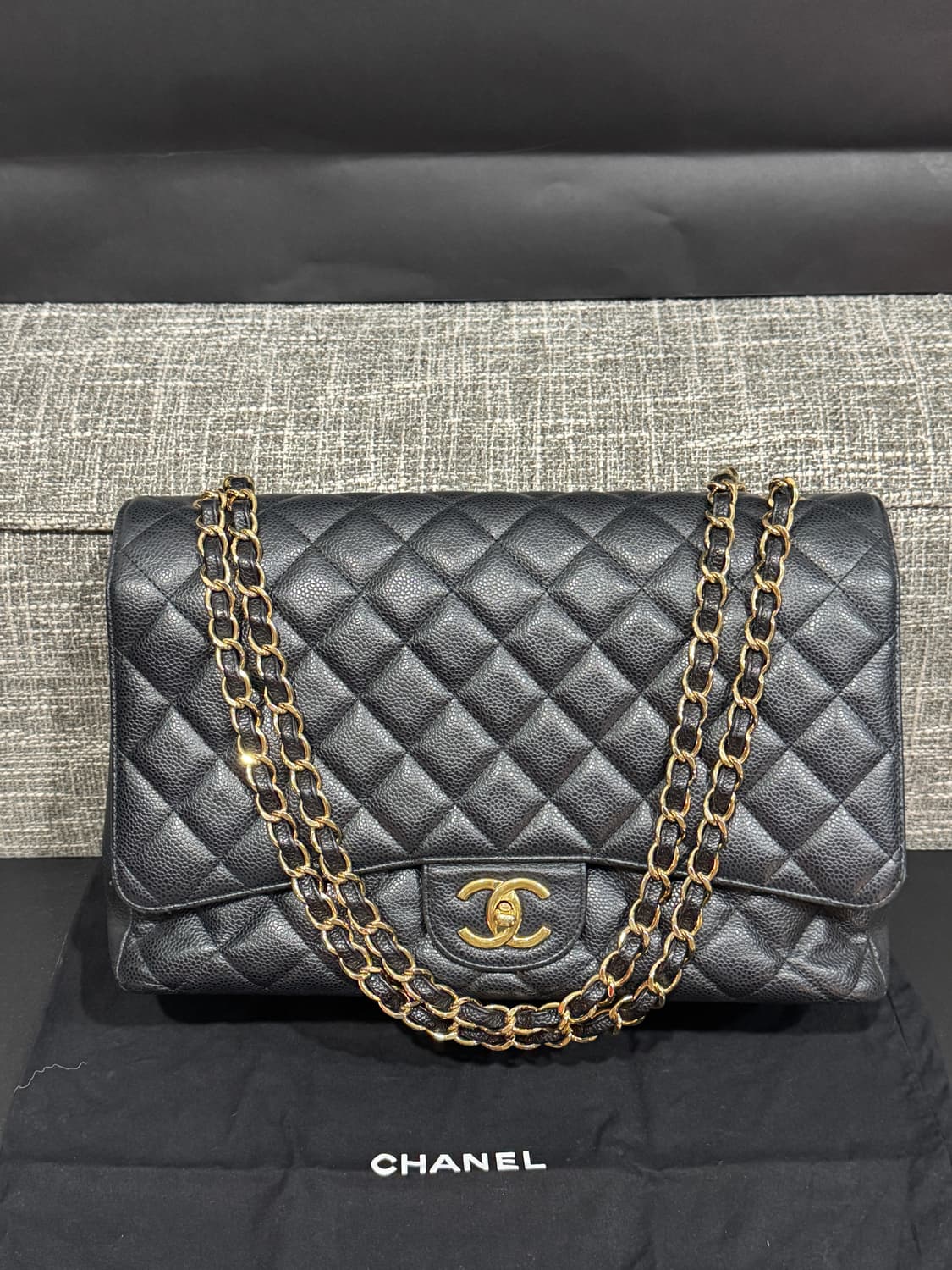 샤넬 클래식 맥시 캐비어 블랙 금장 라지 정품 상품이미지2