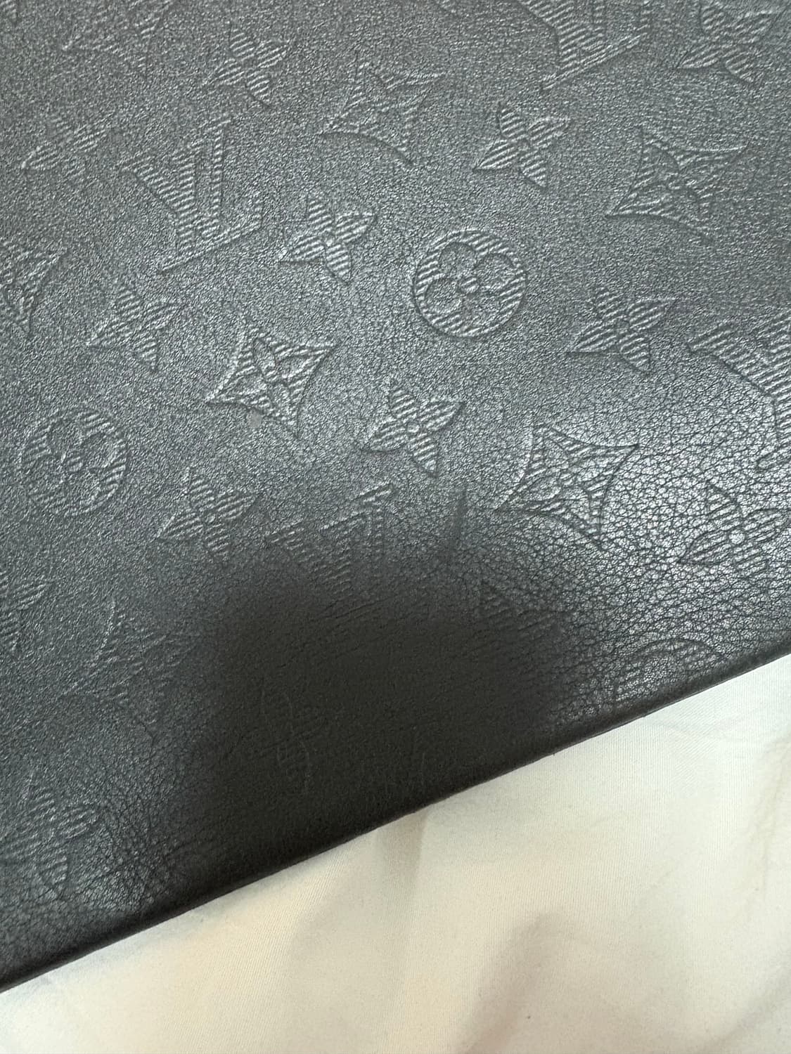 [새해특가/정품] 루이비통 포쉐트 모노그램 섀도우 클러치 상품이미지4