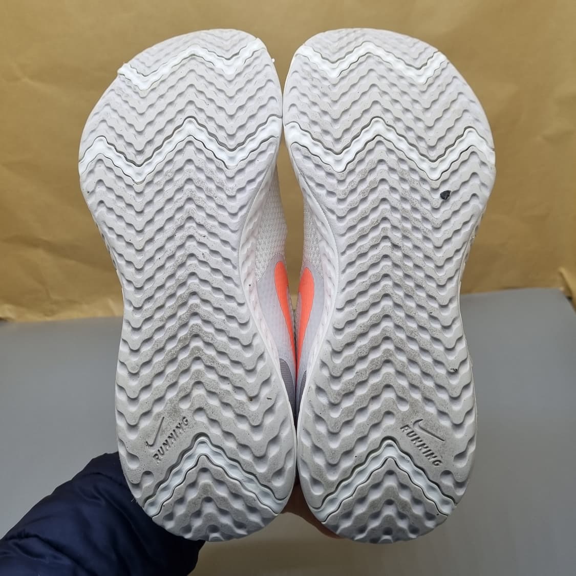 나이키 레볼루션5 여성운동화230  상품이미지3