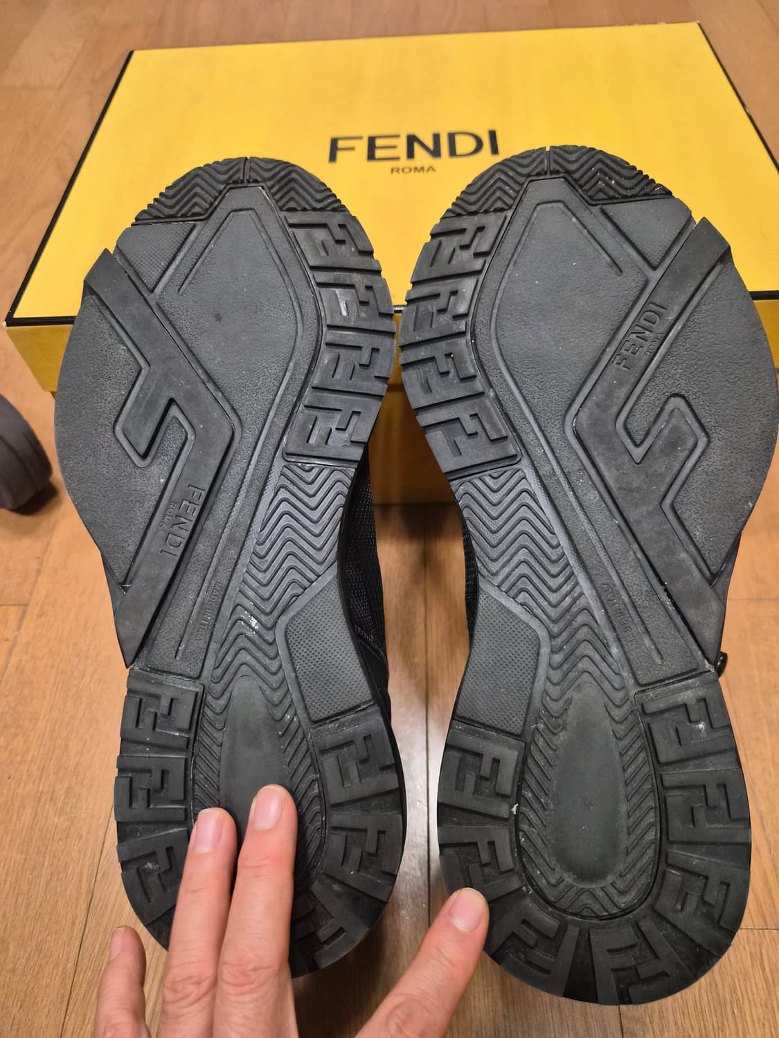 (정품) 펜디 플로우 스니커즈 260 (명품 남자 신발 운동화) 상품이미지9