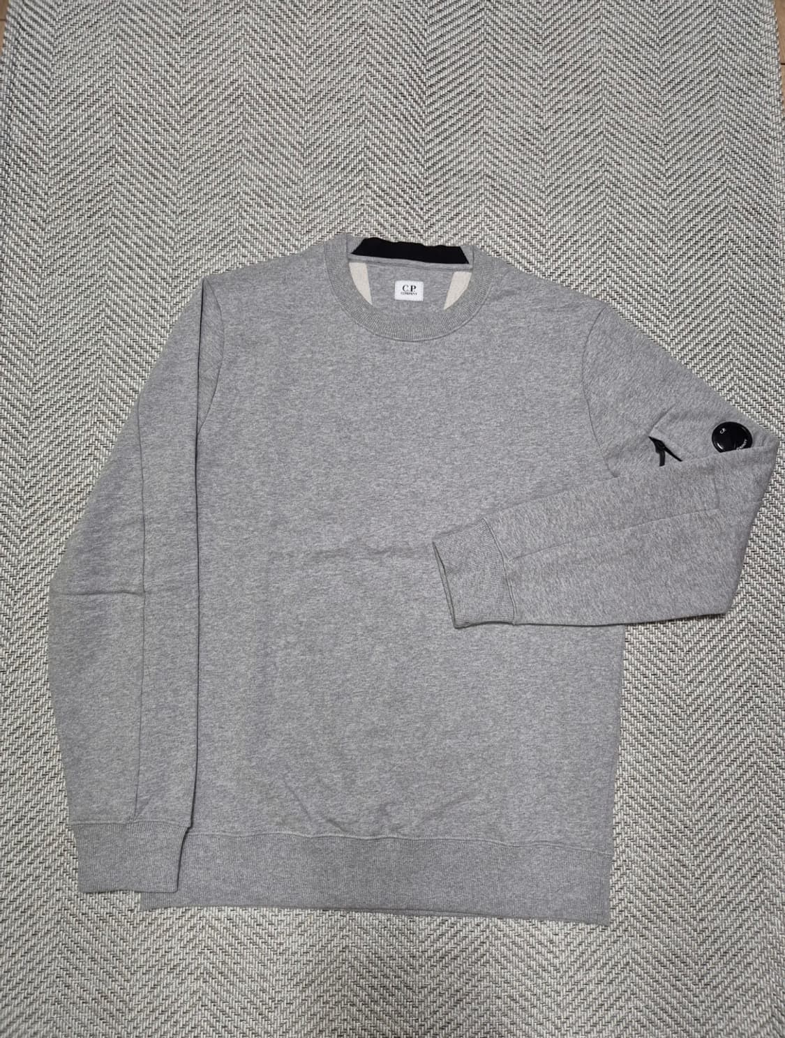 새상품급 CP컴퍼니 맨투맨 105-110 XL-XXL 그레이 상품이미지1