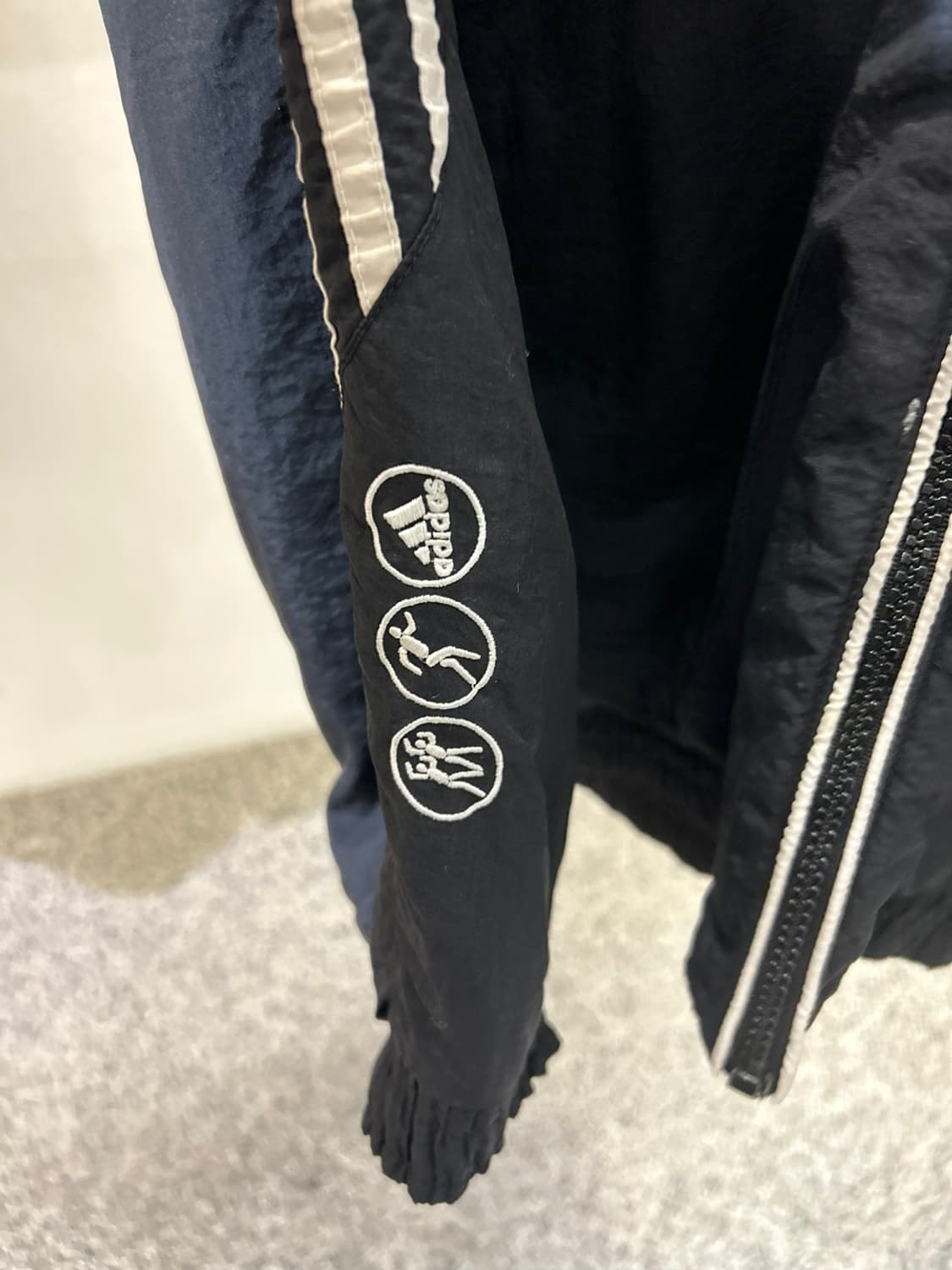 아디다스 삼선 후드 바람막이 상품이미지3