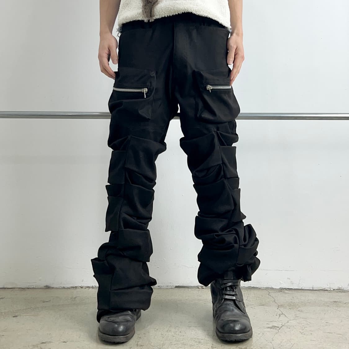 A.F Artefact 턱 볼륨 카고 팬츠 상품이미지1