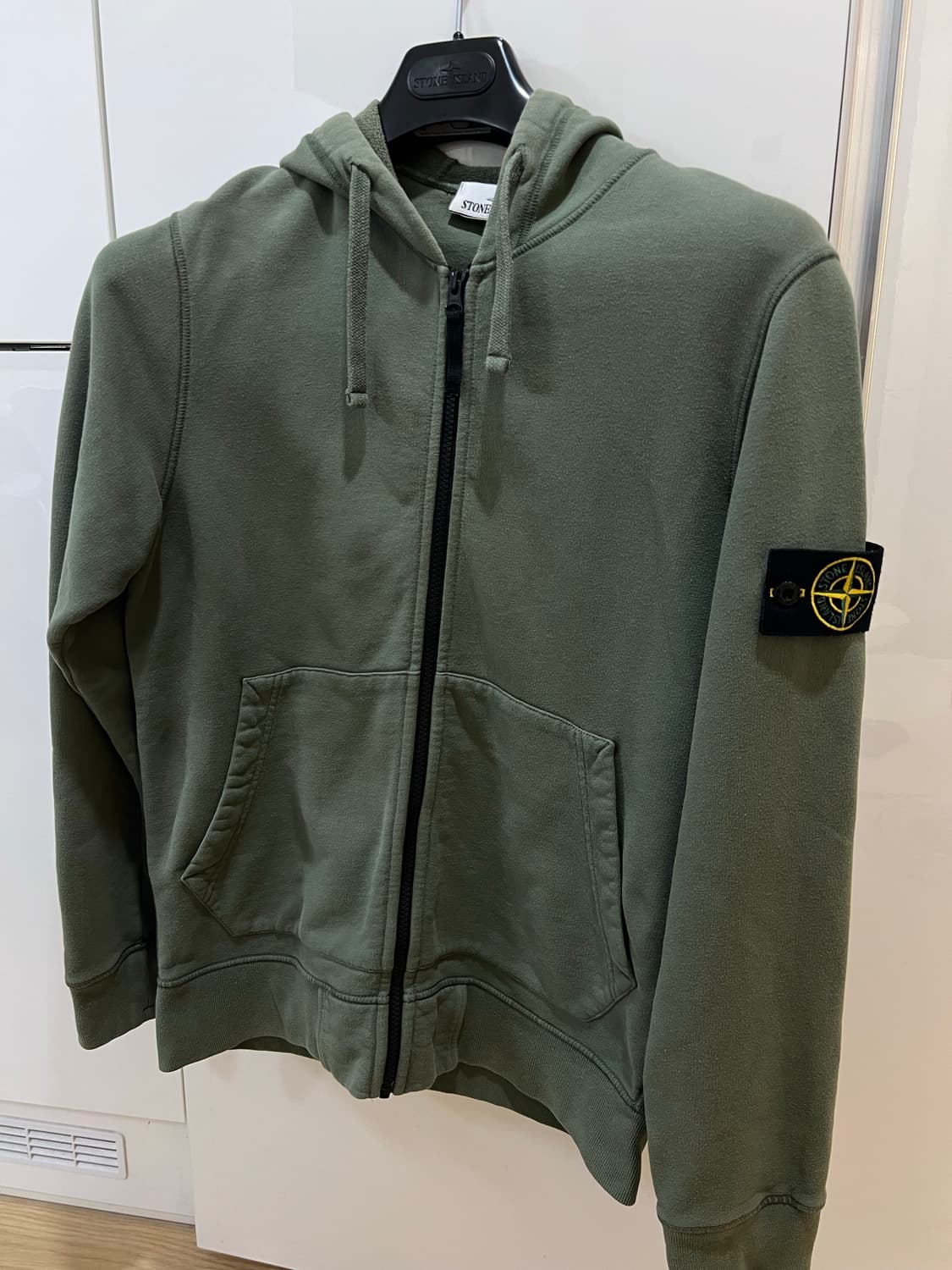 23ss 스톤아일랜드 카키 후드집업 S 상품이미지1