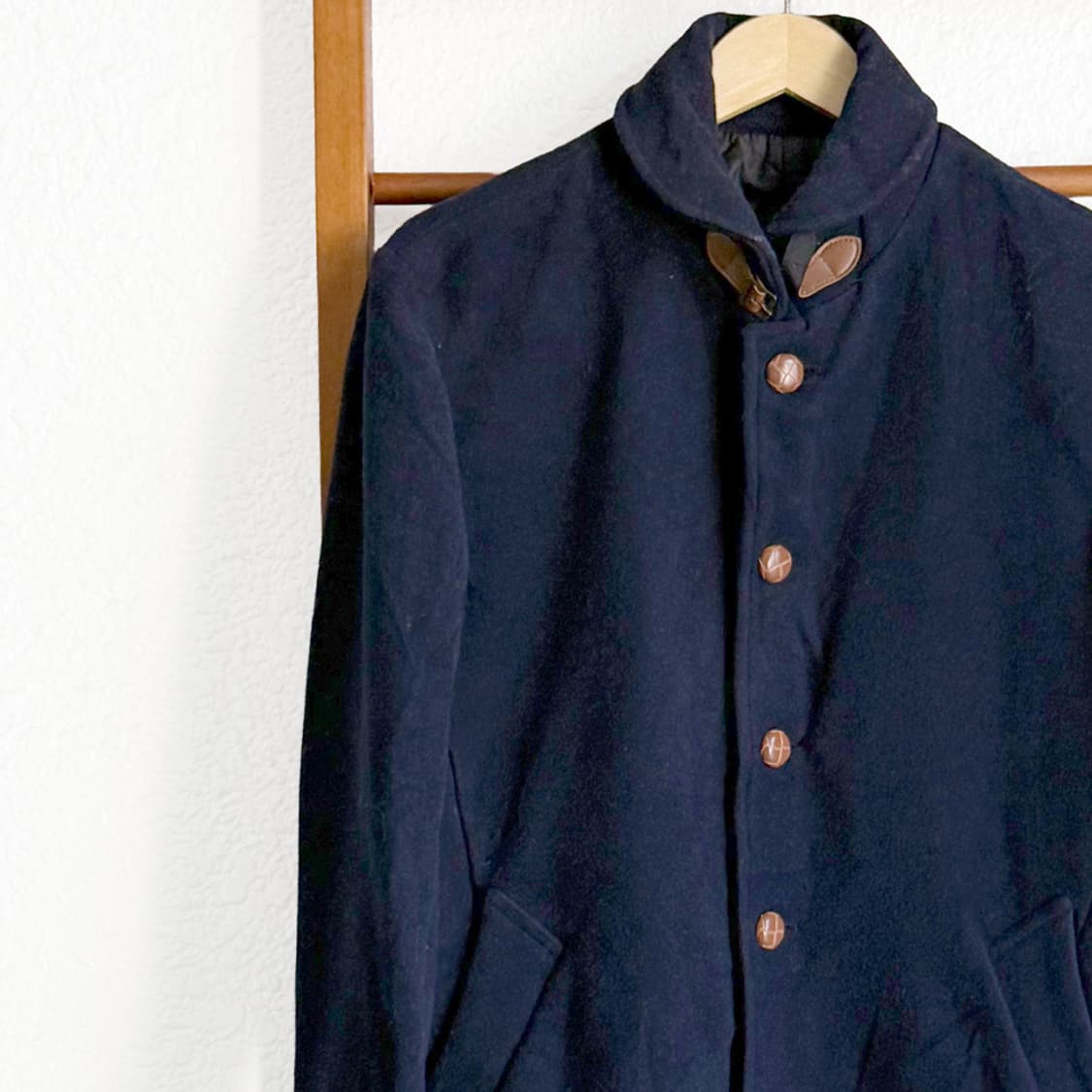 우드 버튼 네이비 코지 코트  상품이미지2