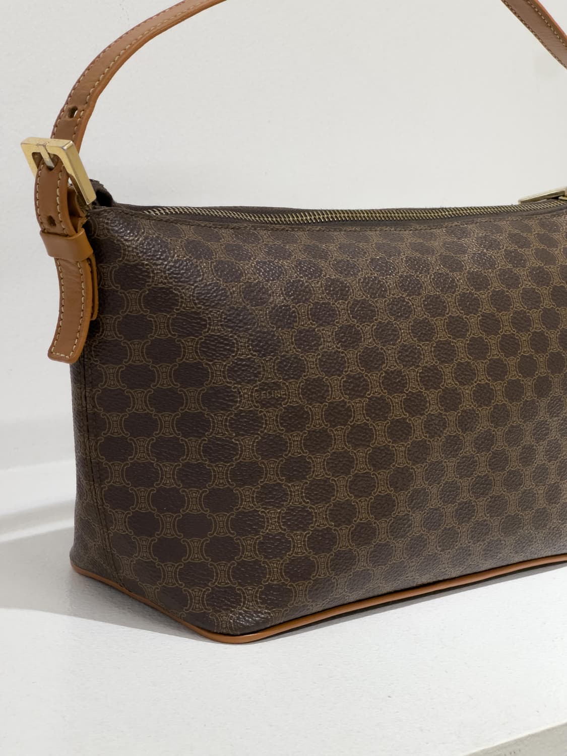 셀린느 트리오페 마카담 숄더백 상품이미지4