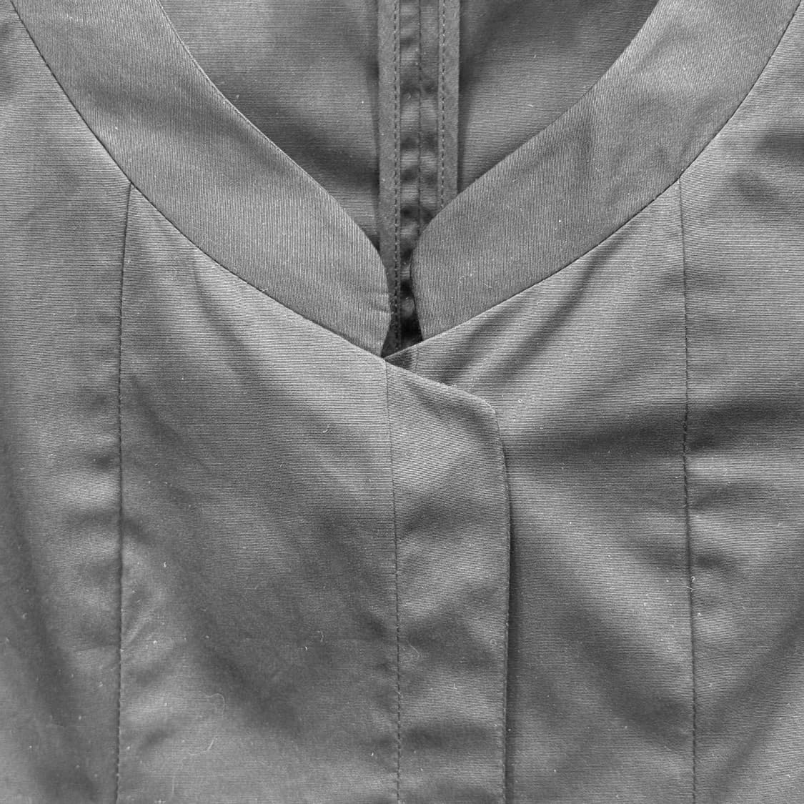 마르니 브이넥 히든 버튼 블라우스 절개 라인 디테일 슬림핏 블랙 상품이미지6