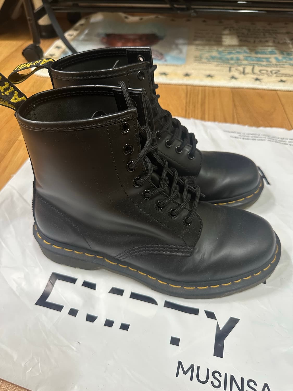 【245-250】닥터마틴 1460 8홀 워커 상품이미지2