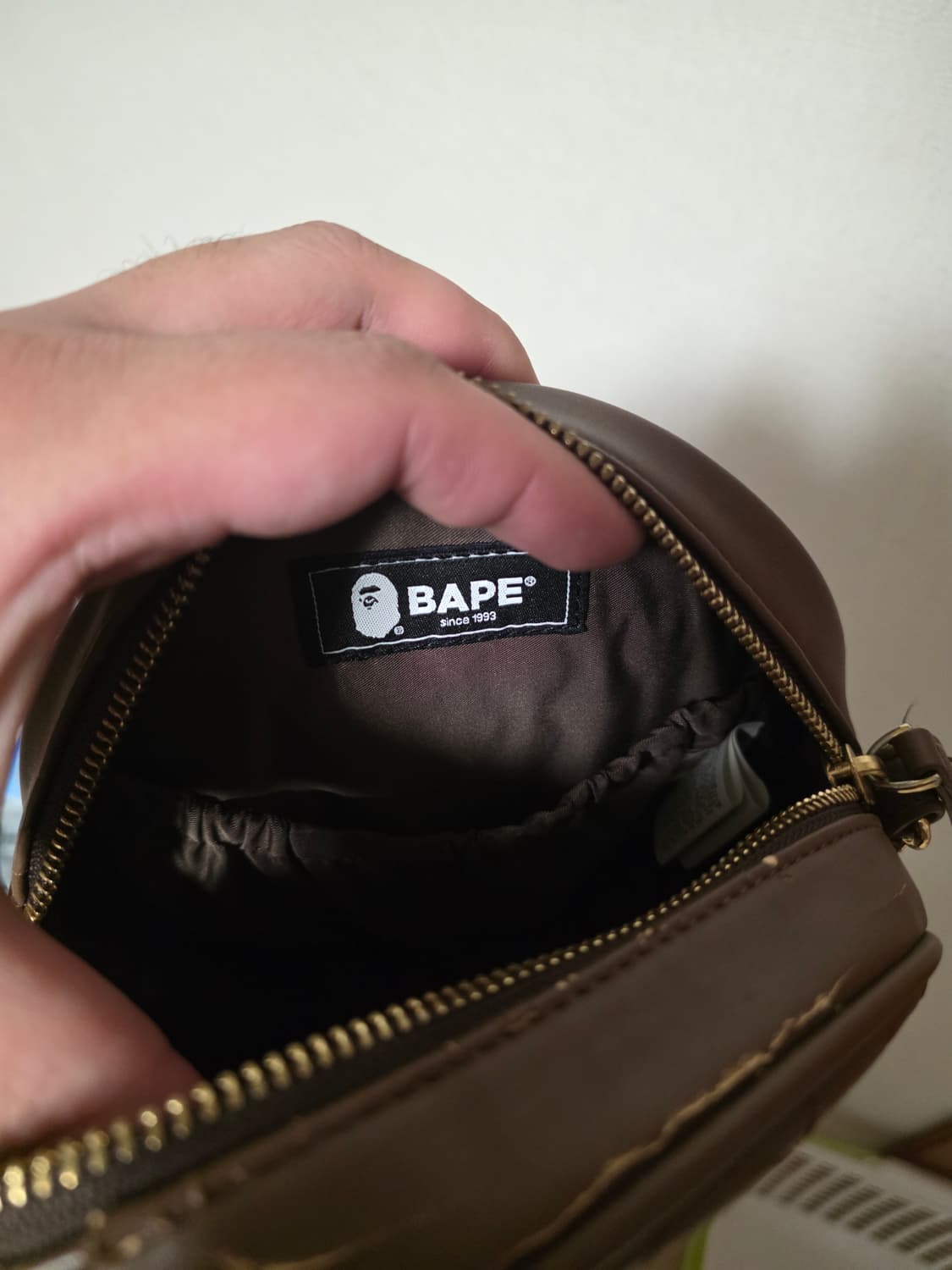 [OS] 베이프 베이비마일로 페이스 퀄팅 레더 크로스백 상품이미지10