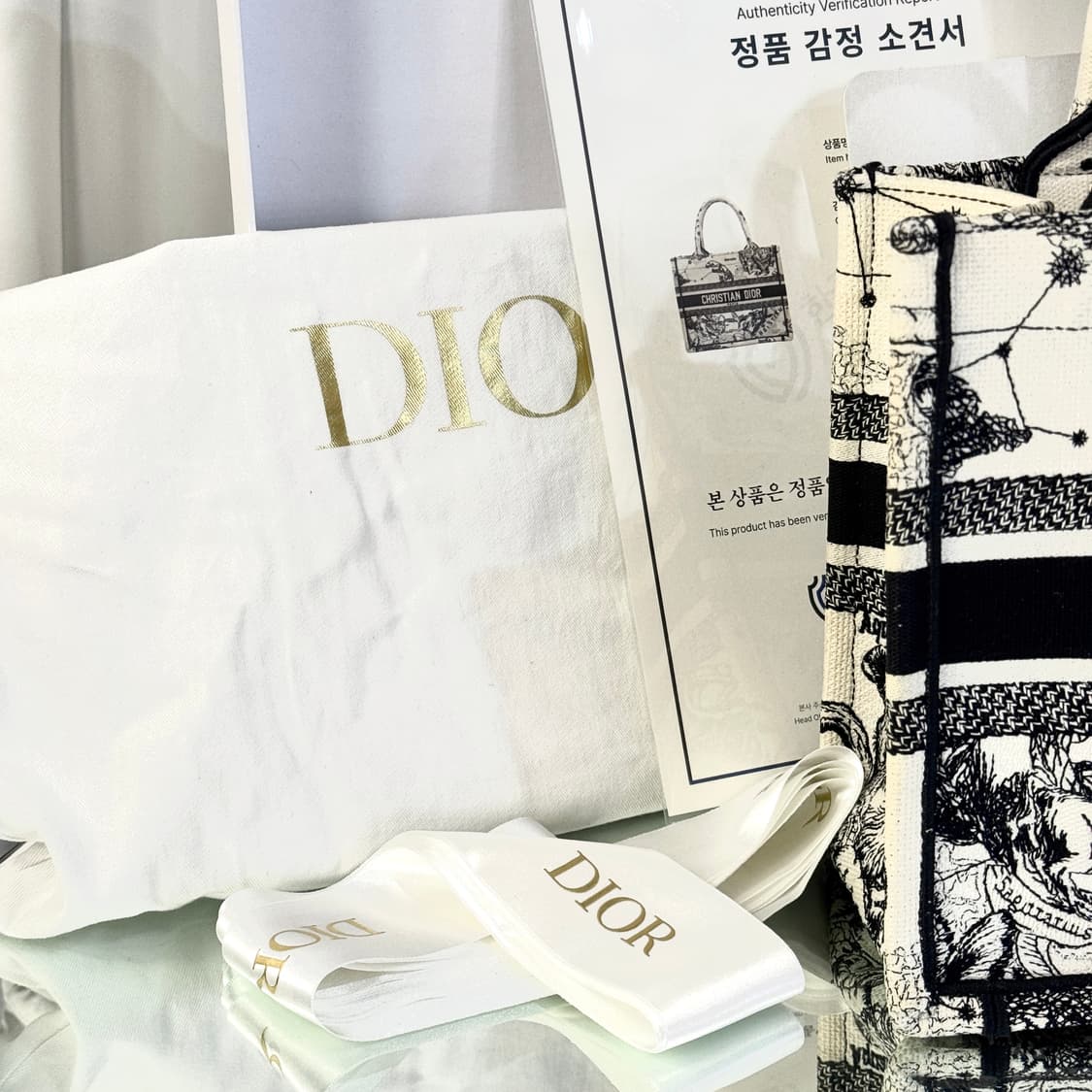 디올 북토트백 조디악 화이트 미디움 상품이미지3