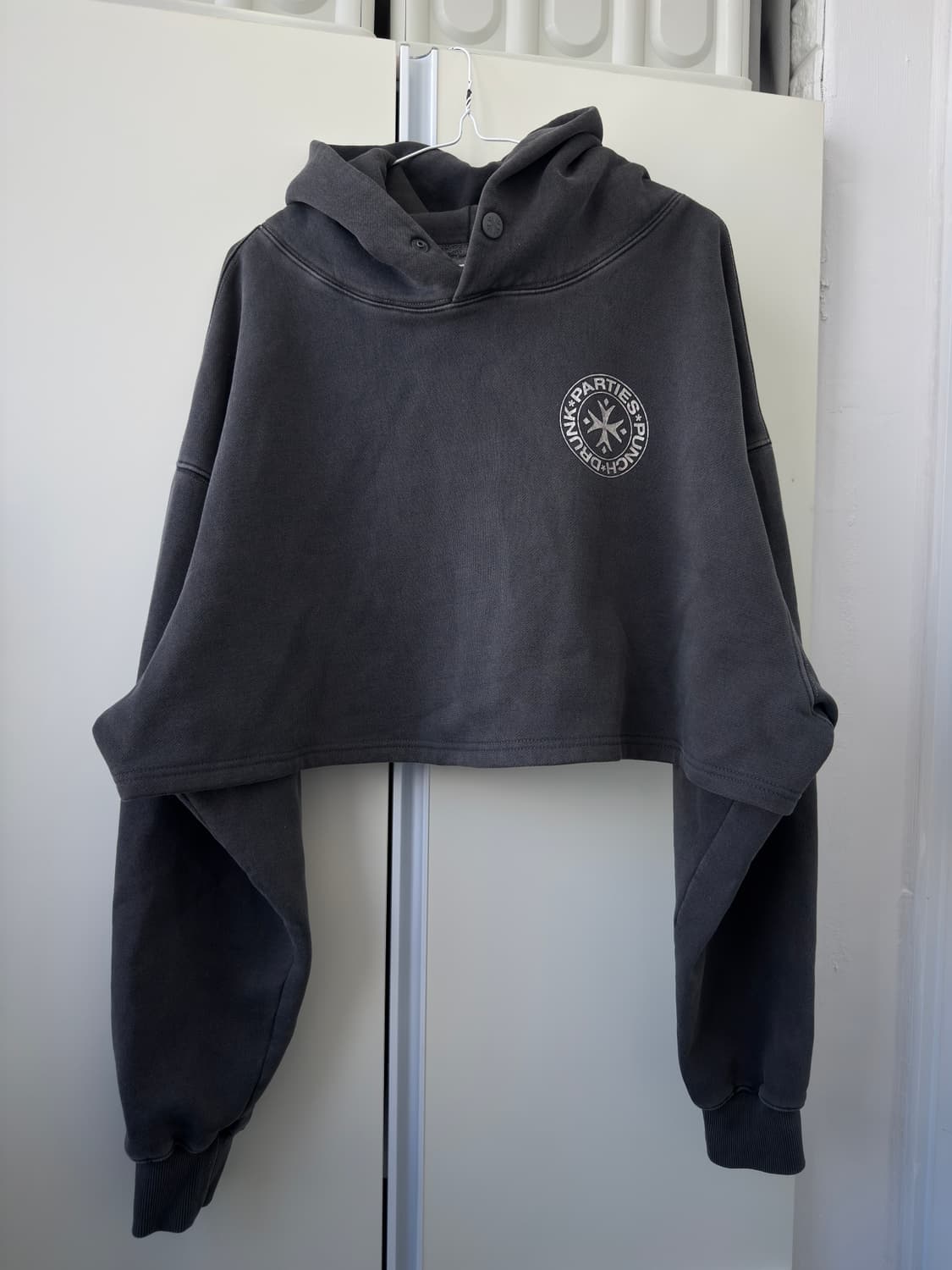 펀치드렁크파티즈 크롭 후드티 (다크그레이) PUNCH DRUNK PART 상품이미지1