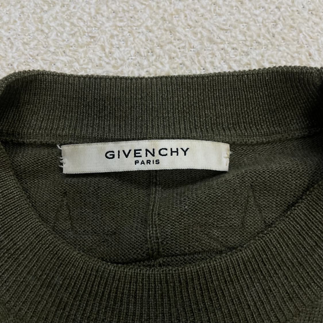 지방시 스타 패치 라운드 니트 카키 상품이미지3