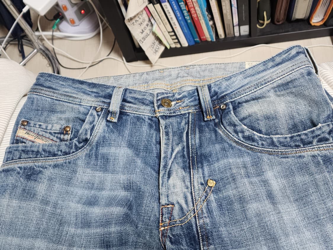 디젤 레귤러 핏 LEMMEN 데님팬츠 PN2984 상품이미지2