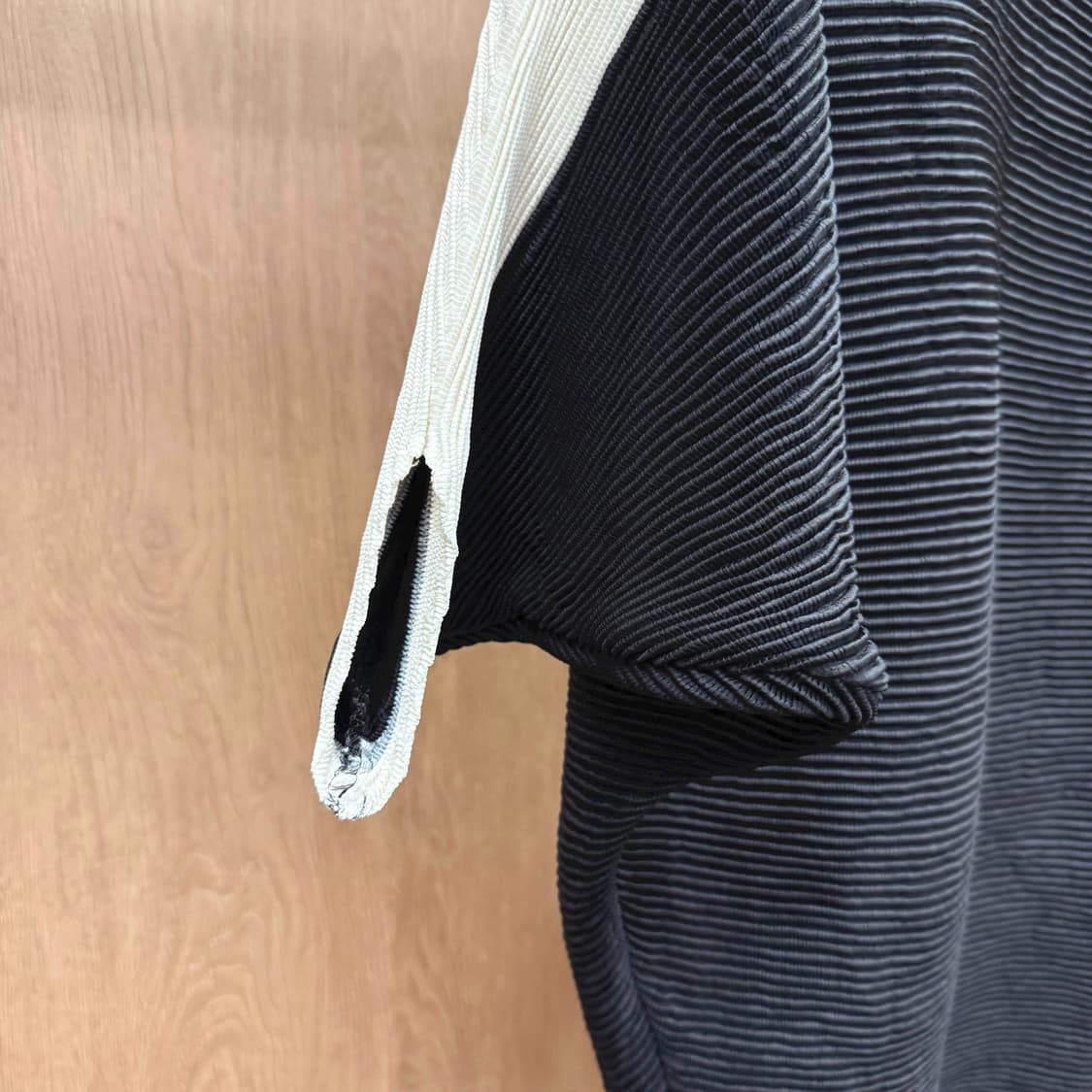 스피치오 플리츠 반팔 티셔츠 배색 디자인 오버핏 블랙 아이보리 상품이미지6