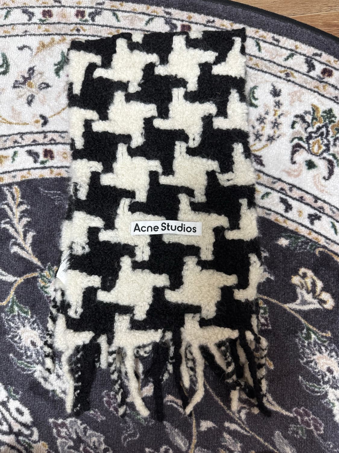 아크네 스튜디오 하운드투스 울 머플러 상품이미지2