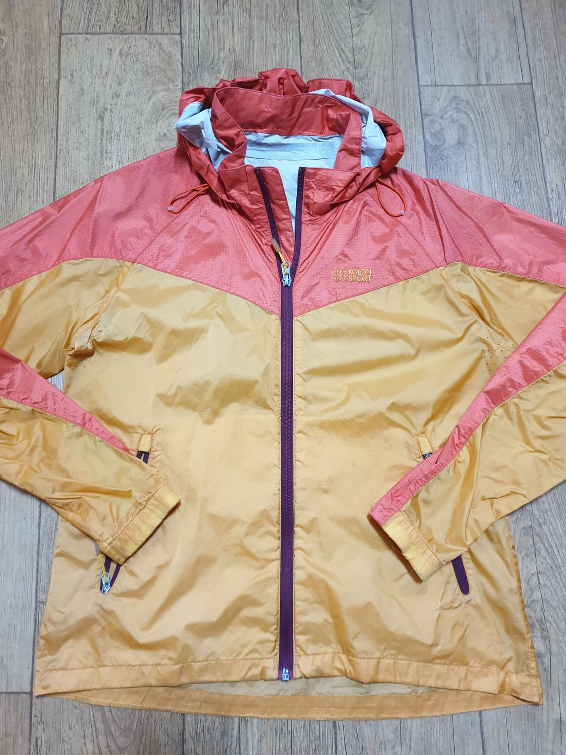 1212 코오롱 아웃도어 바람막이 95 사이즈입니다 상품이미지2
