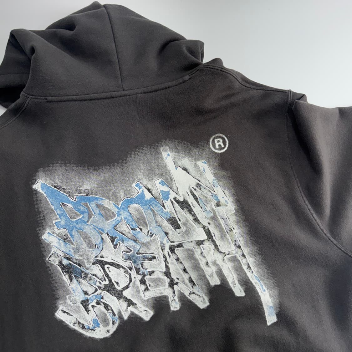 Brown Breath 브라운 프레스 백 포인트 로고 차콜 후드티 상품이미지5