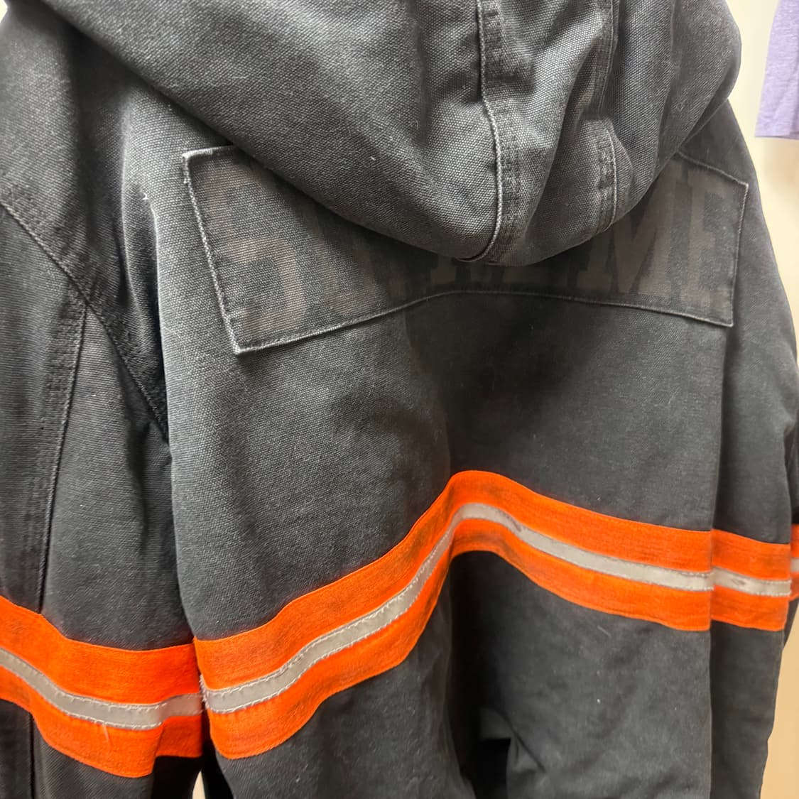 슈프림 리플렉티브 스트라이프 후드 워크 자켓 블랙  상품이미지2