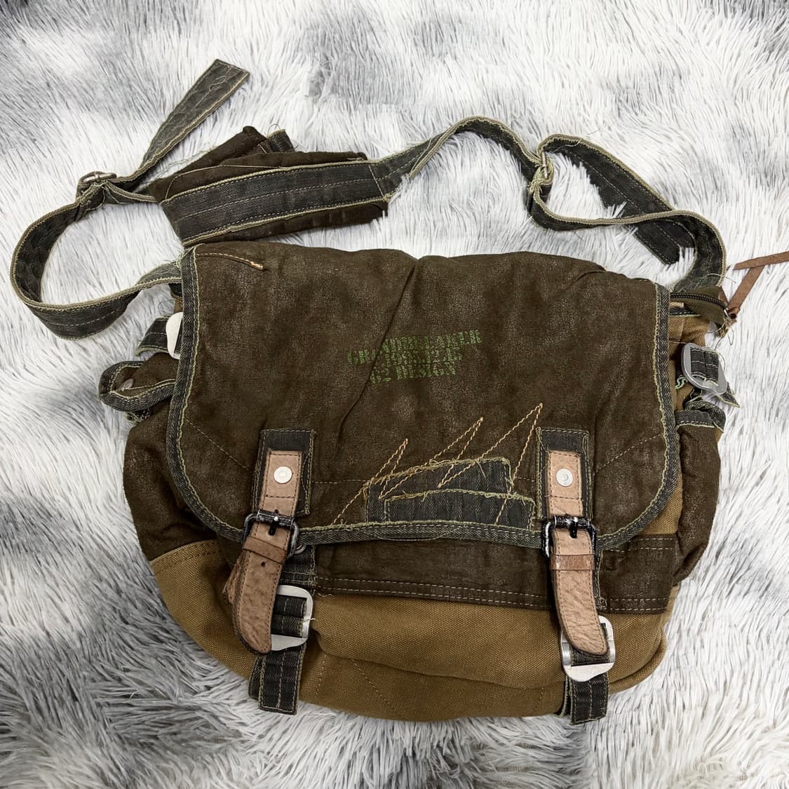 그런지 스웨이드 크로스백 상품이미지4