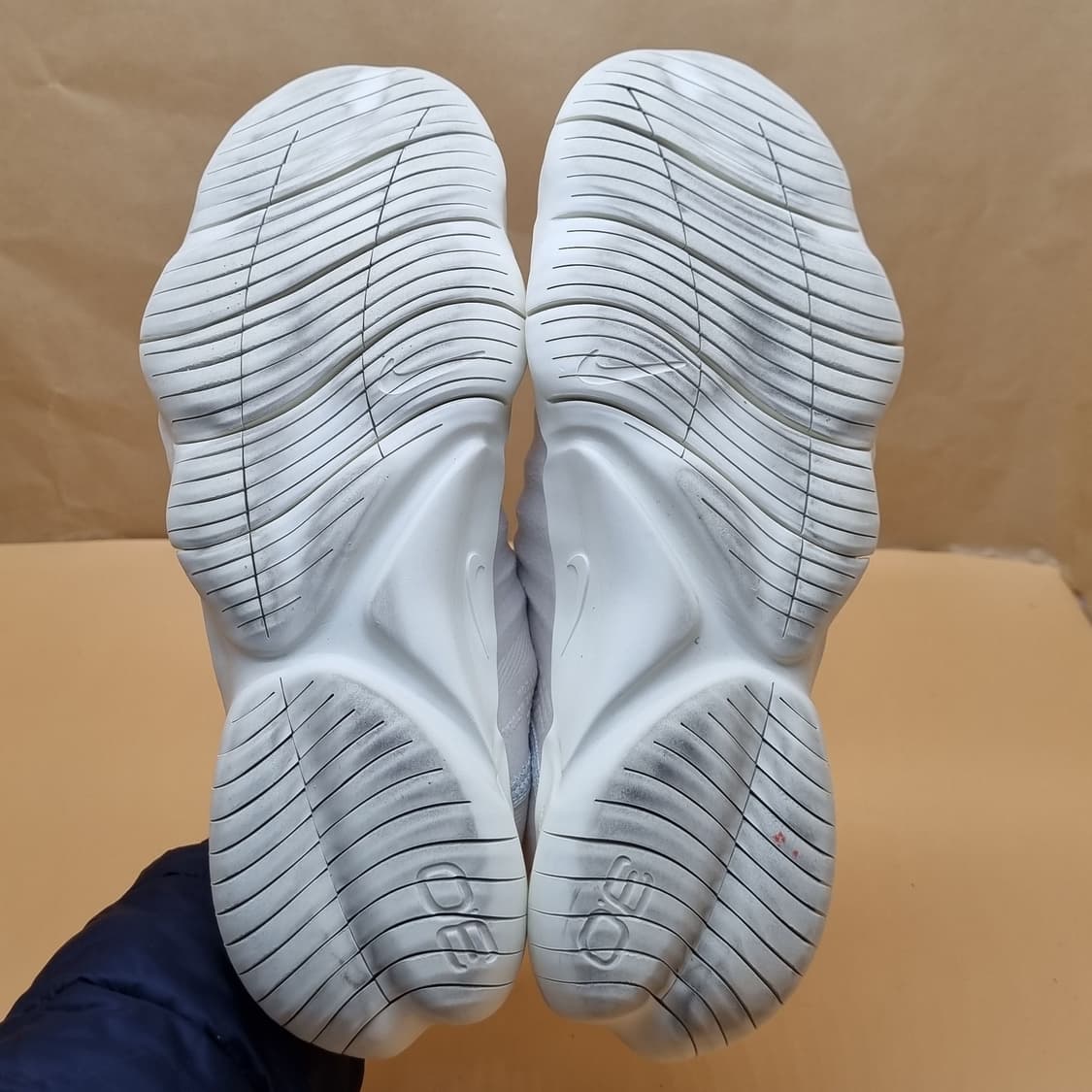 나이키 프리 런 플라이니트3.0 런닝화270. 상품이미지3