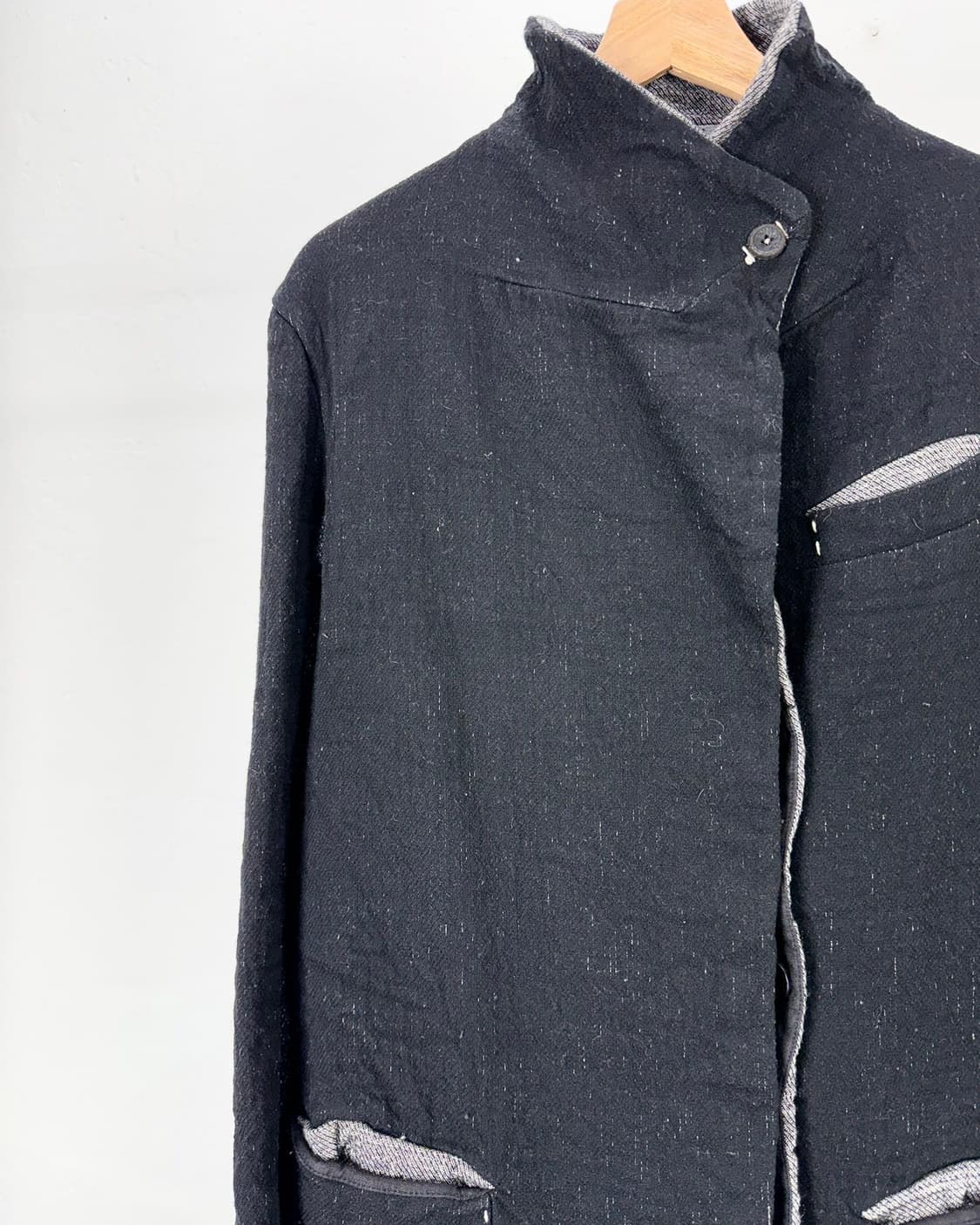 트랜짓 블랙 하이넥 그레인 싱글 니팅 스티치 롱 코트 자켓 상품이미지3