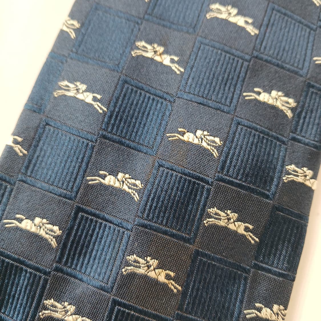 롱샴 실크 기마 로고 자수 패턴 넥타이 9.7cm B등급 A19421
 상품이미지7