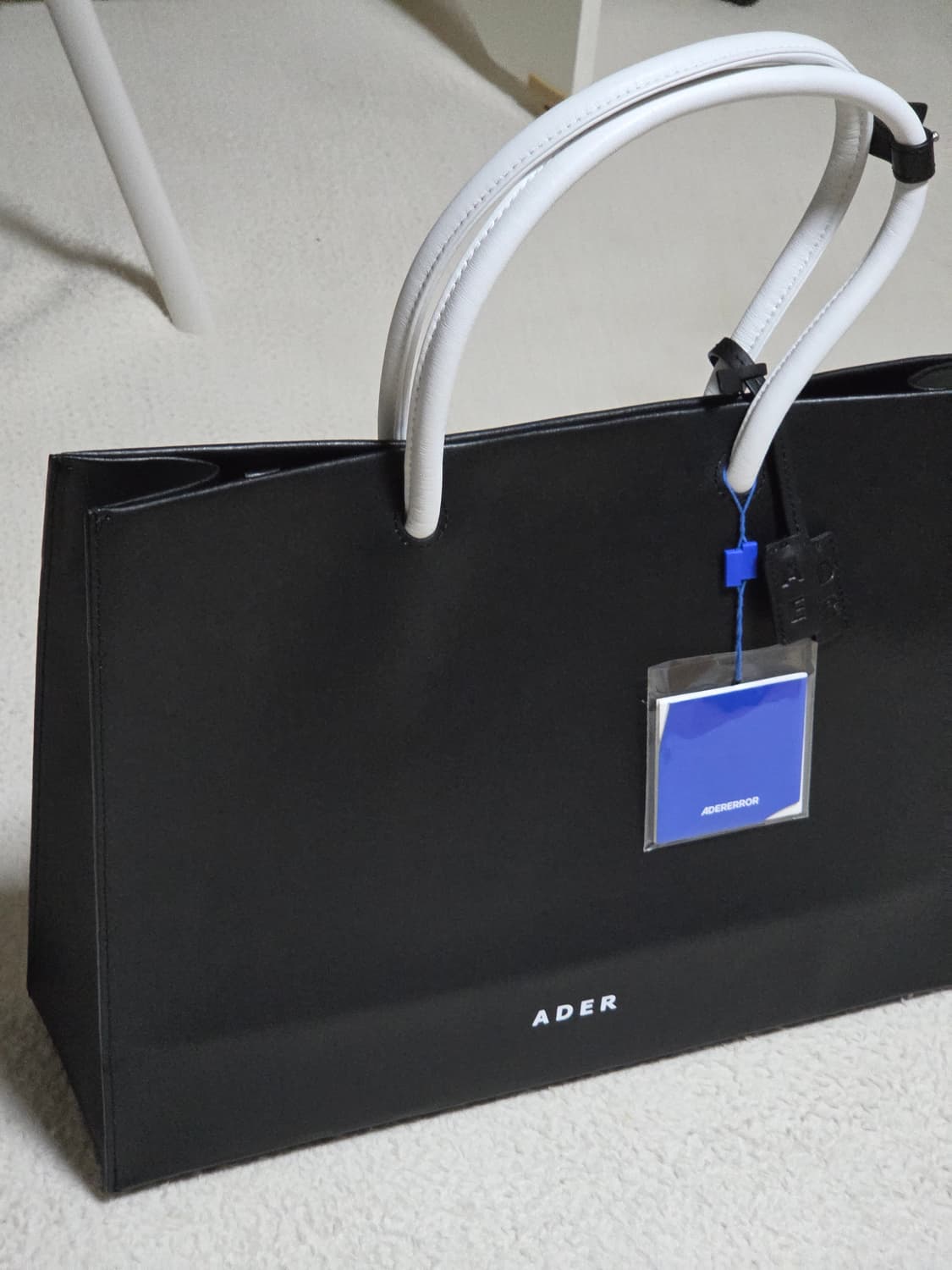 아더에러 쇼퍼백 느와르 새제품 팝니다 상품이미지3