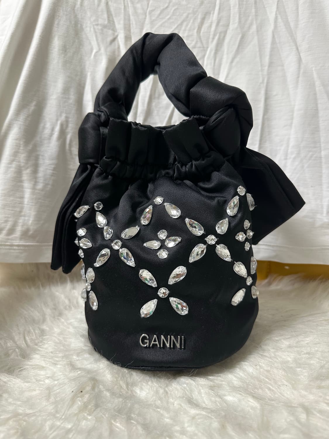 Ganni 가니 크리스탈 비즈 토트백 상품이미지1