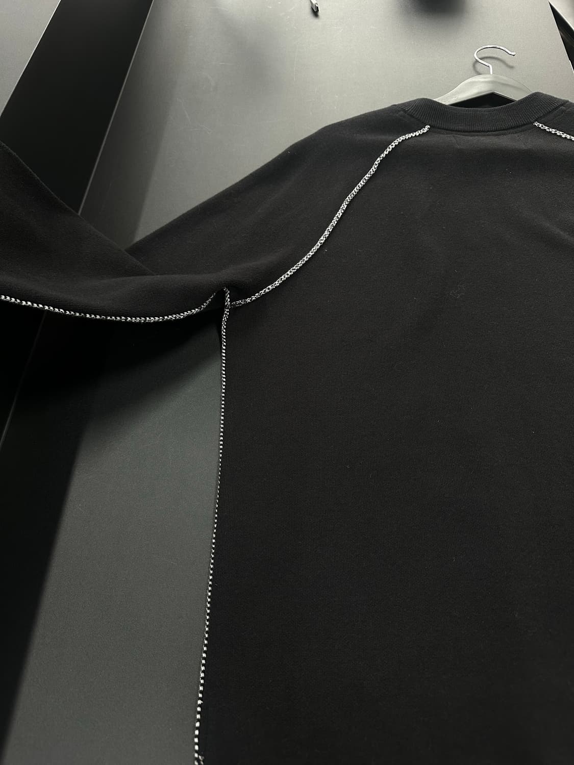 캘빈클라인 아웃라인 빅로고 니트 상품이미지4