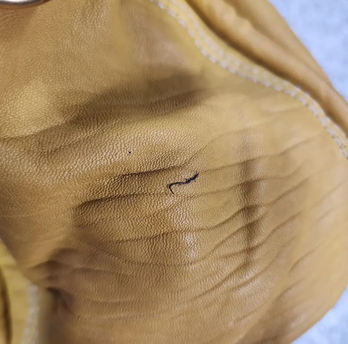 버버리 레더 토트백 상품이미지8