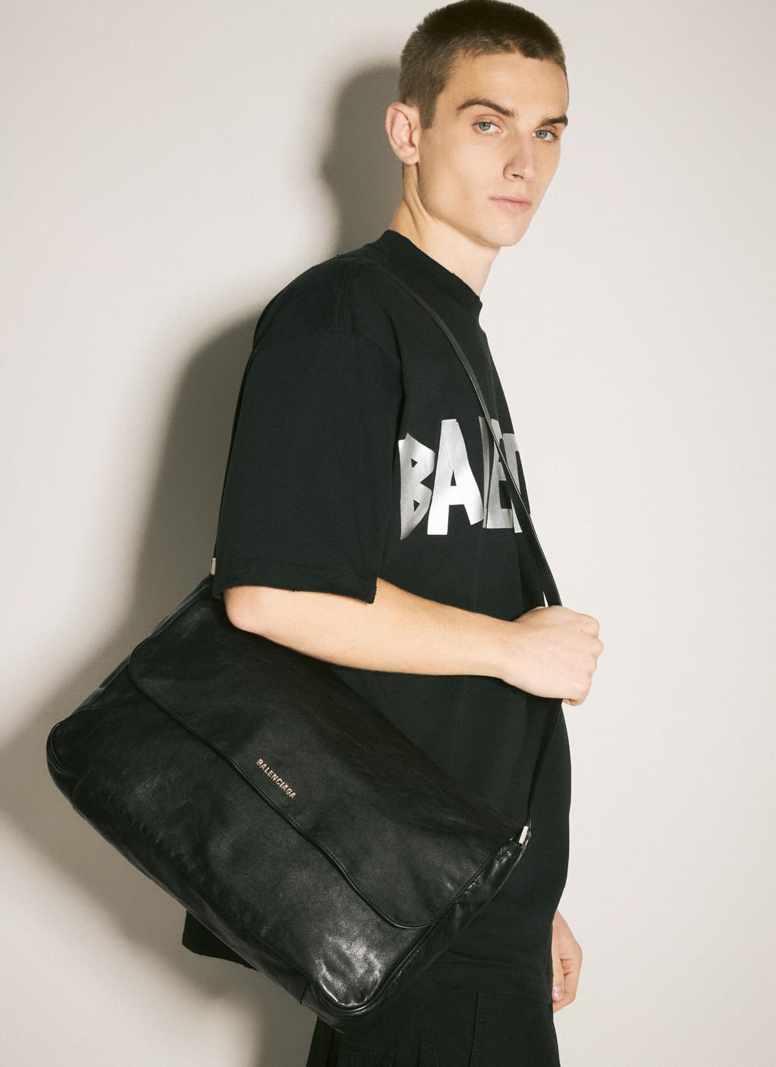 발렌시아가 Grungy Medium Messenger Bag 상품이미지4