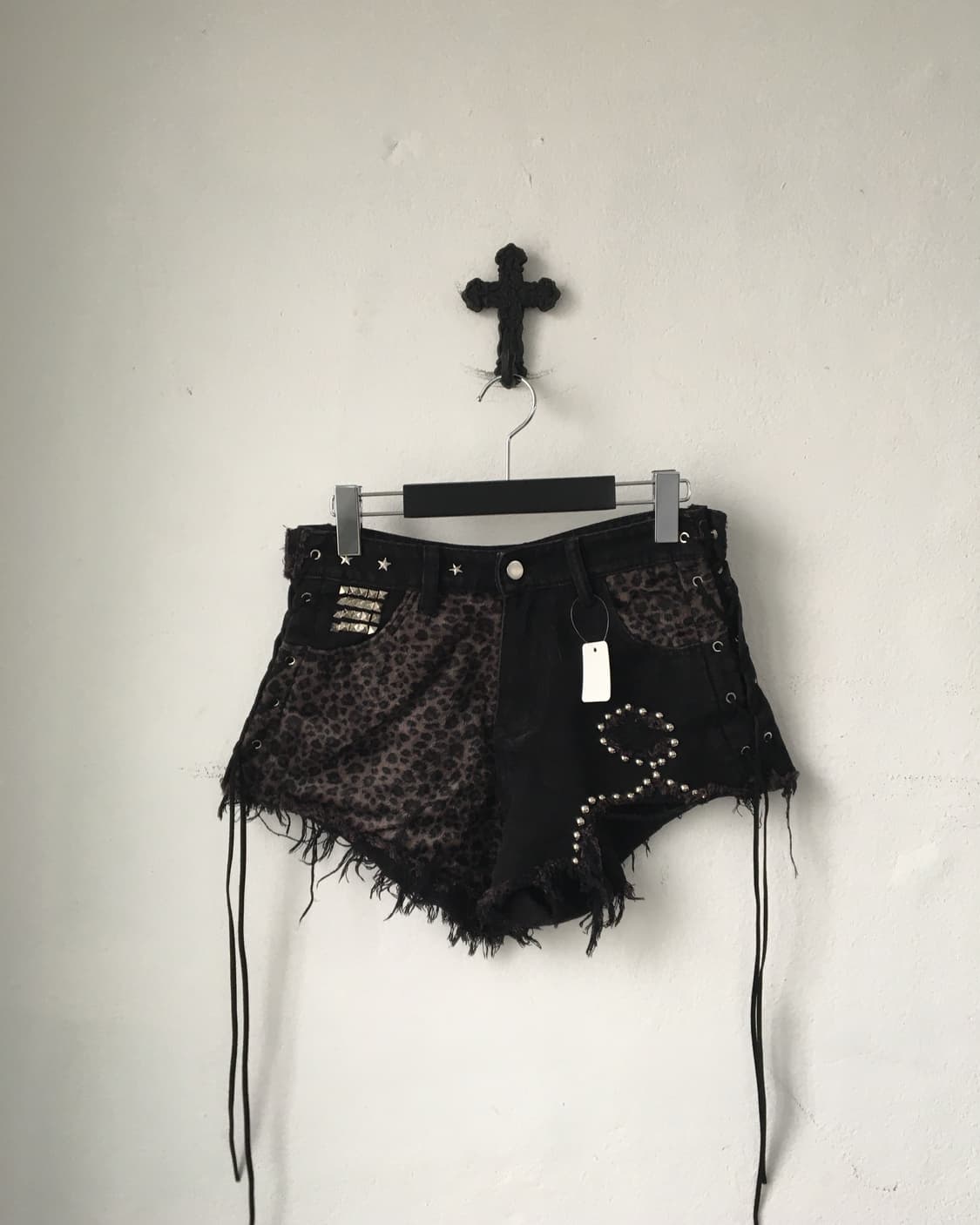 Lace up stud point short 상품이미지1