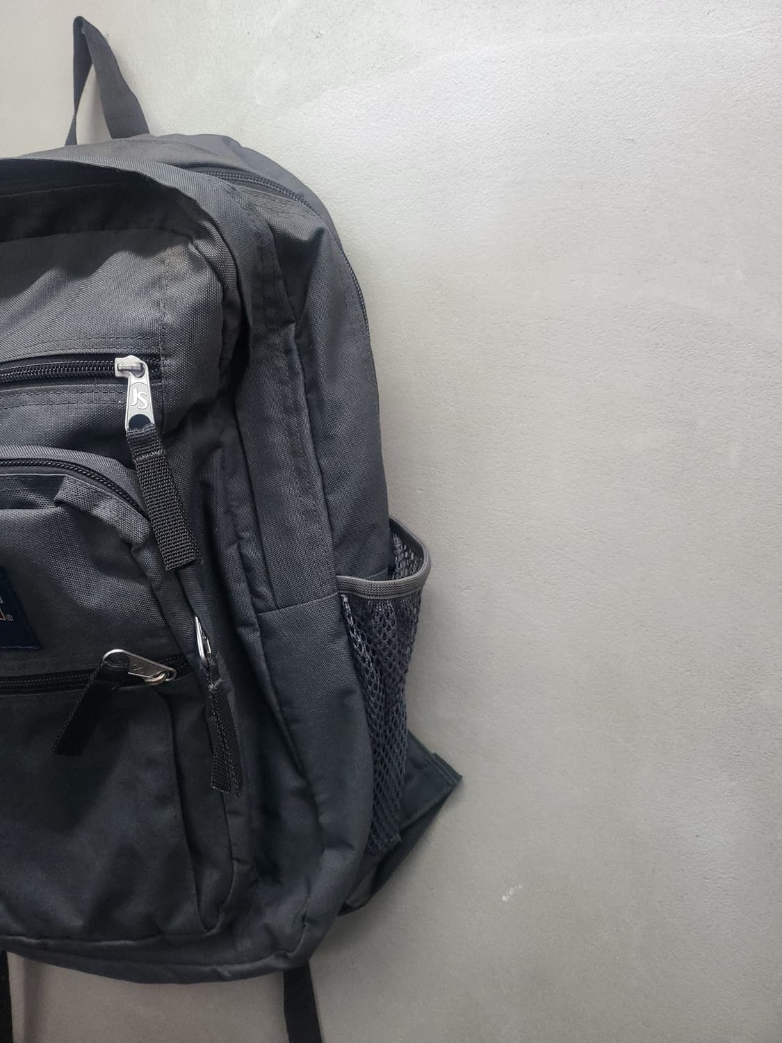 잔스포츠 백팩 회색 가방 상품이미지2