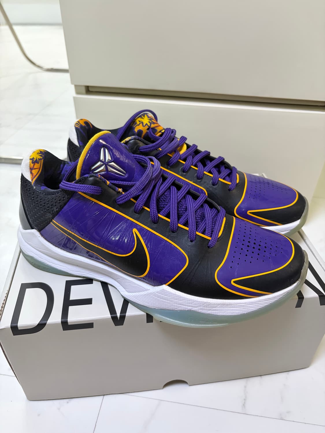 나이키 코비5 프로트로 레이커스 상품이미지1