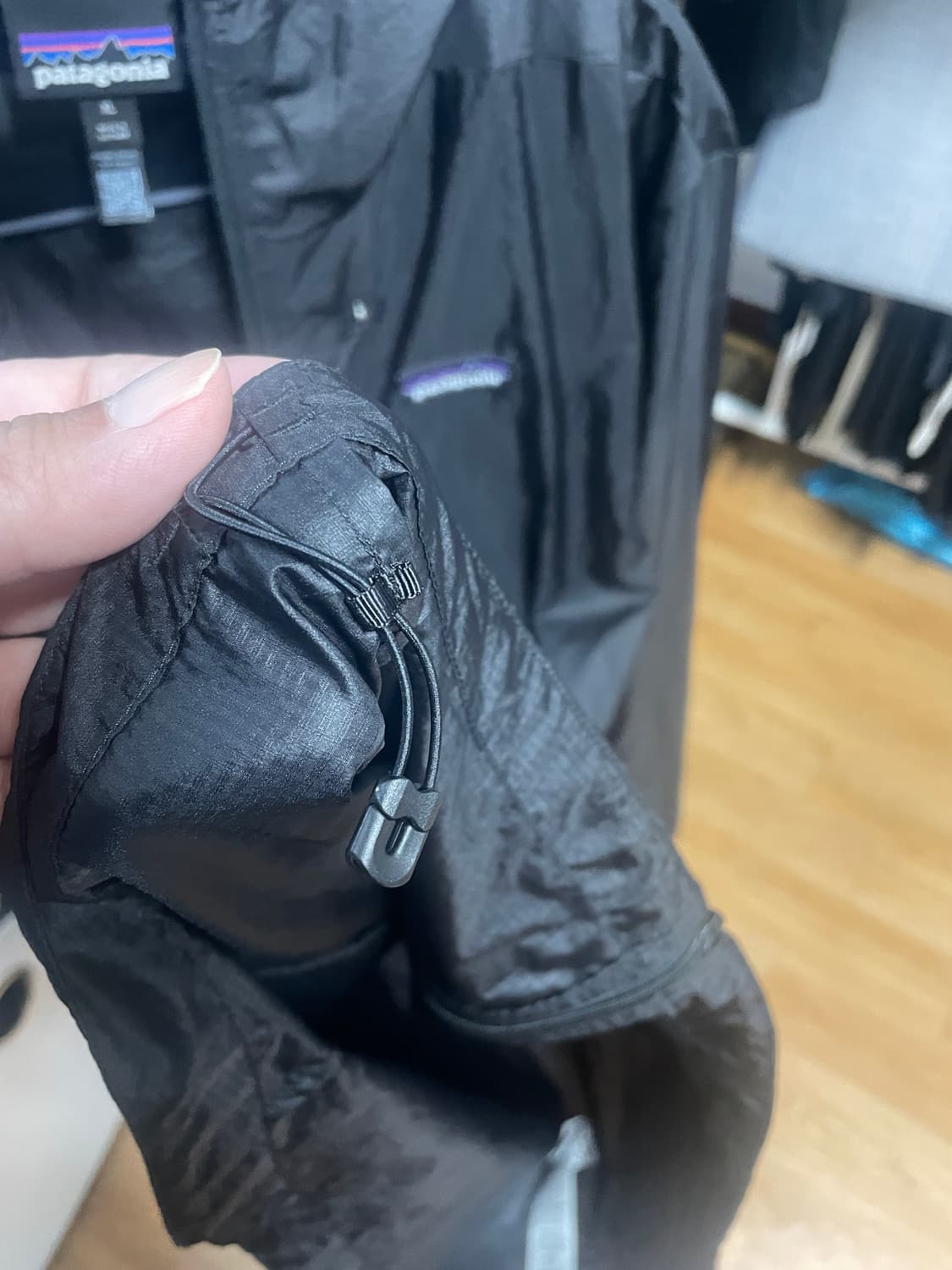 파타고니아 후디니 바람막이 XL 사이즈 블랙  상품이미지3