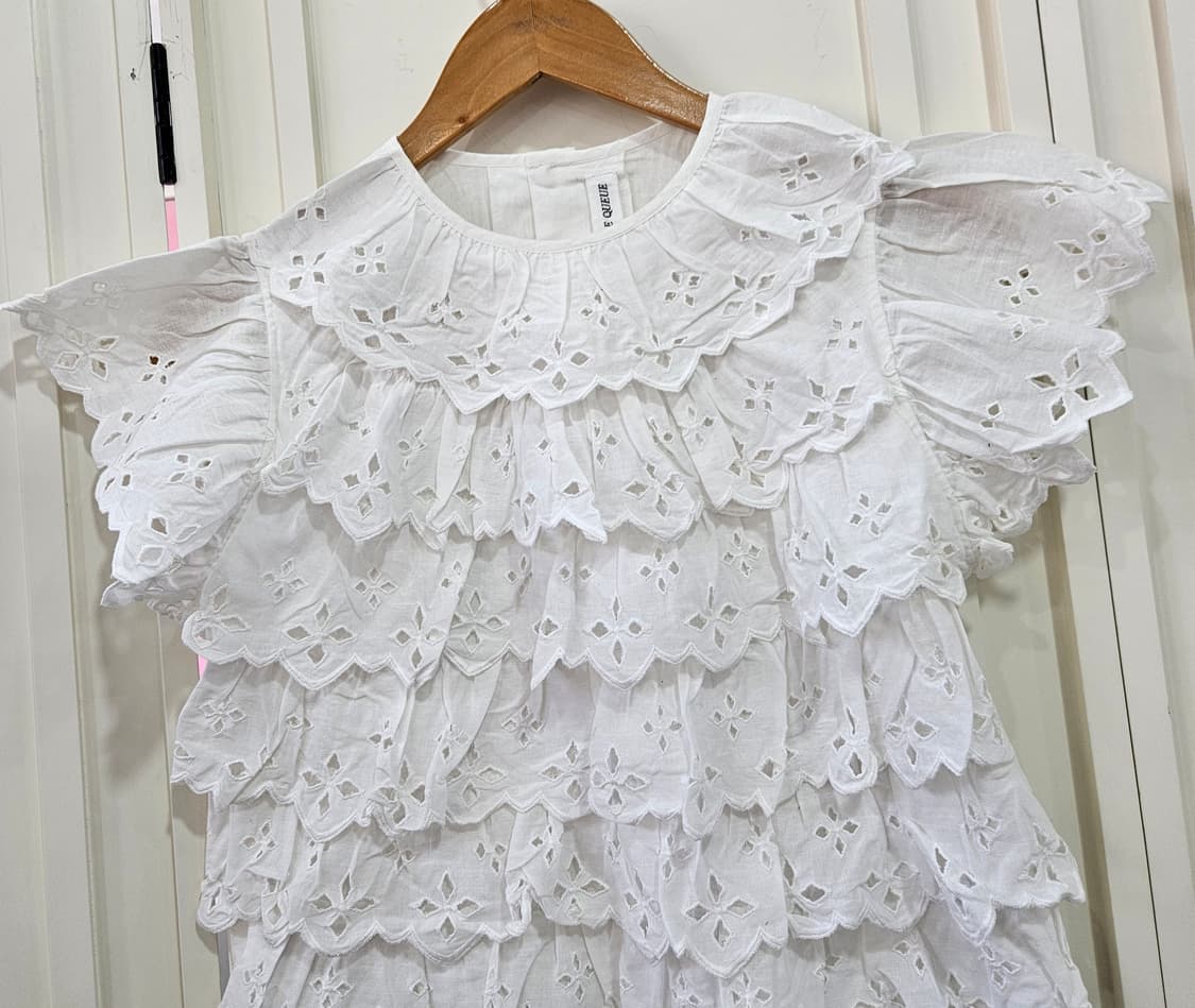 코튼 린넨 펀칭 프릴 블라우스 상품이미지3