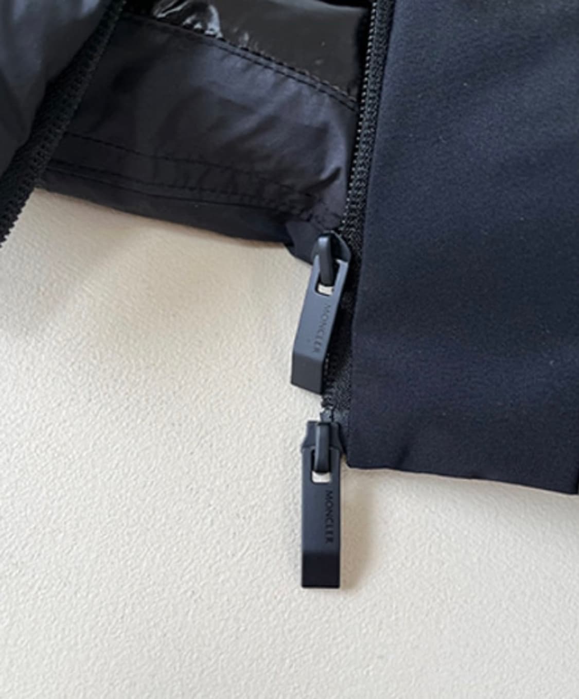 가격제시)팝니다 Moncler Ume Short Down Jacket  상품이미지3