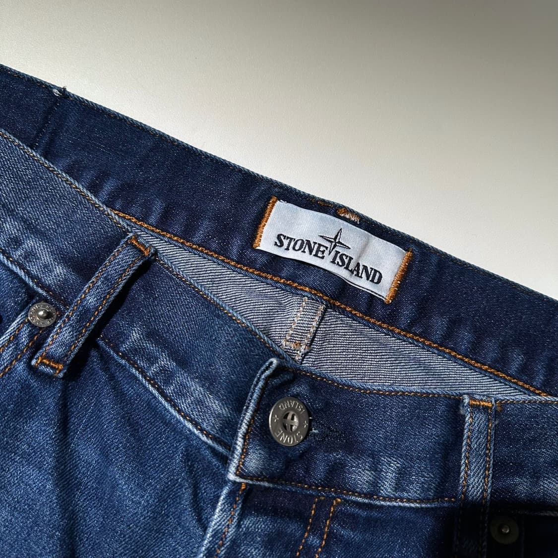 (매장판) 스톤아일랜드 백포켓 와펜 데님 팬츠 상품이미지5