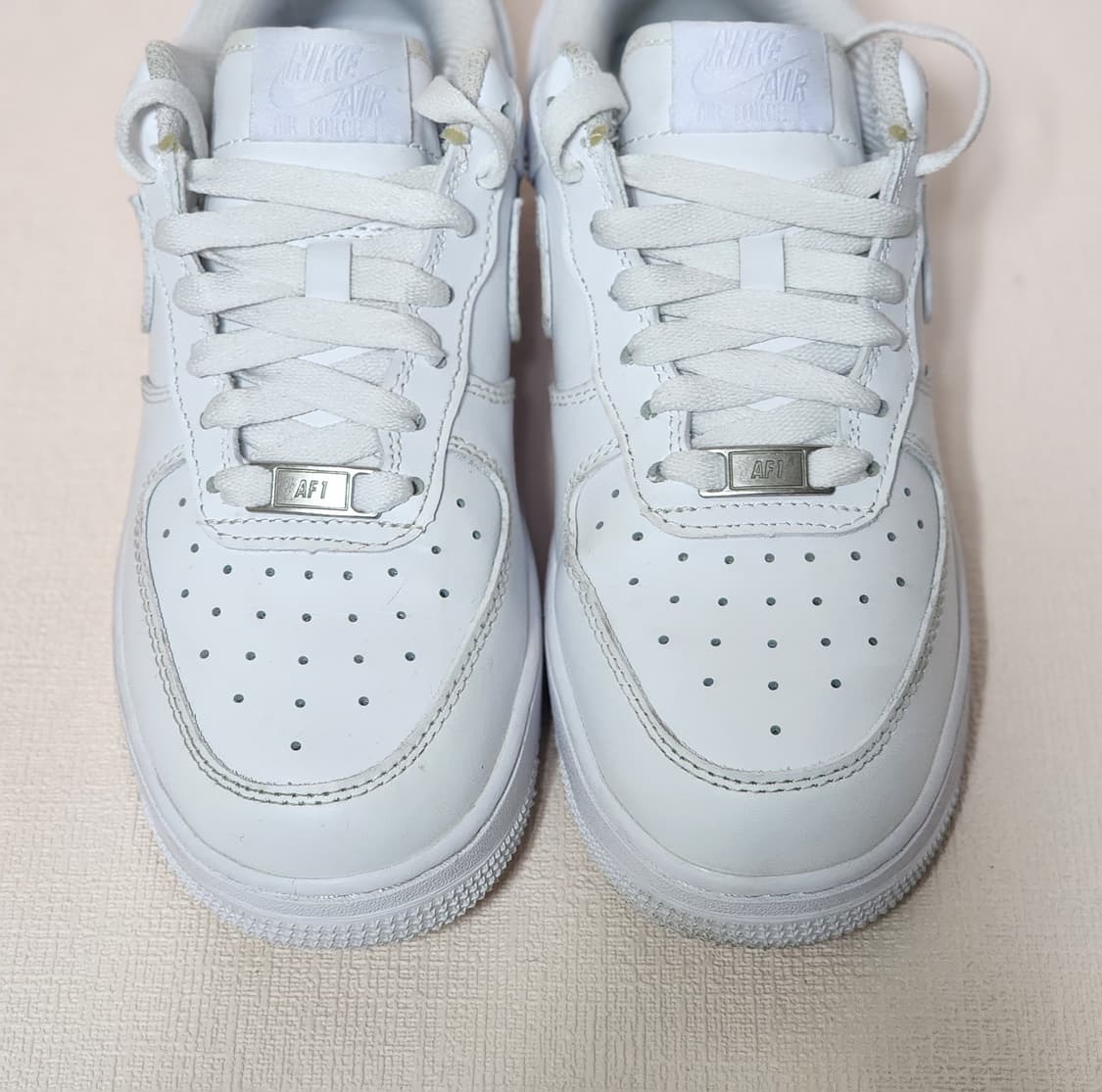 나이키 에어포스 1 '07 트리플 화이트 240mm 상품이미지4